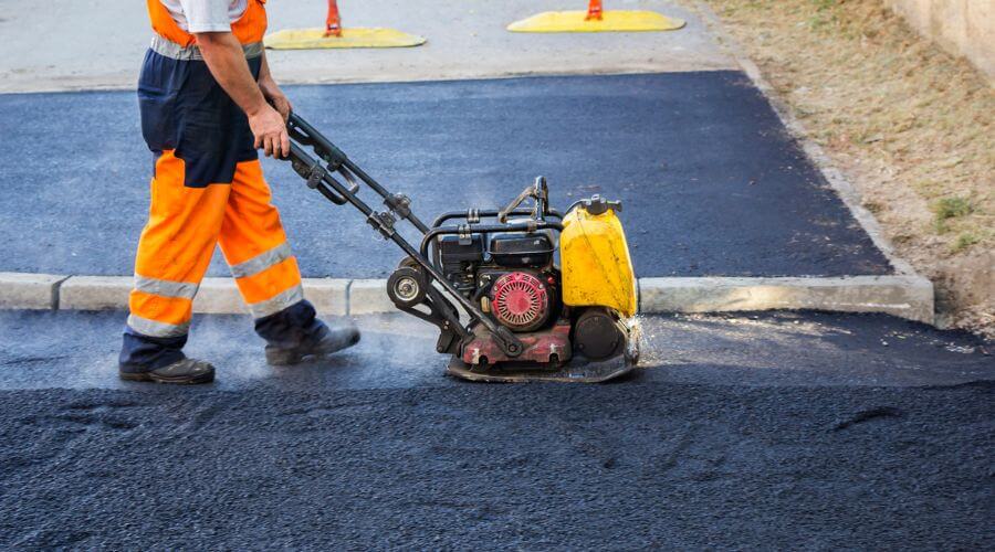 Professional gutter cleaning in Santa Fe, MO